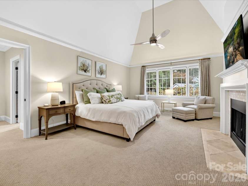3025 Hanson Drive, Charlotte, NC 28207.  MLS# CAR4419099, YatesRealty ID 47506. 