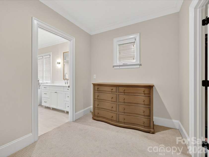 3025 Hanson Drive, Charlotte, NC 28207.  MLS# CAR4419099, YatesRealty ID 47506. 