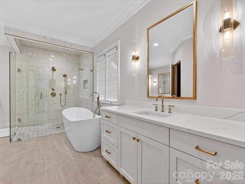 3025 Hanson Drive, Charlotte, NC 28207.  MLS# CAR4419099, YatesRealty ID 47506. 