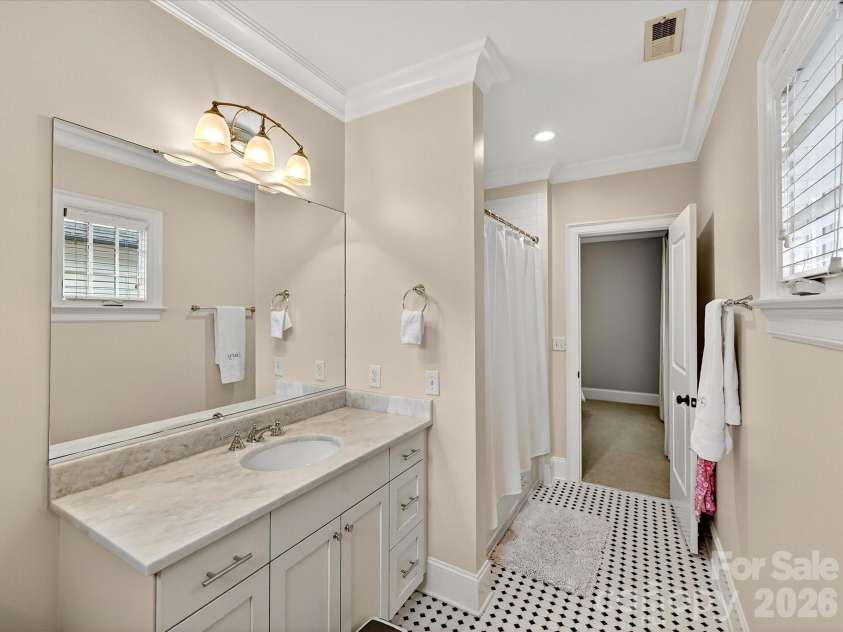 3025 Hanson Drive, Charlotte, NC 28207.  MLS# CAR4419099, YatesRealty ID 47506. 