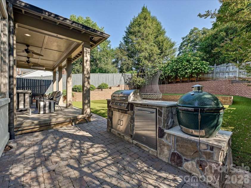 3025 Hanson Drive, Charlotte, NC 28207.  MLS# CAR4419099, YatesRealty ID 47506. 