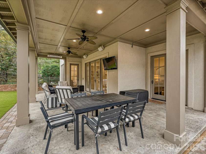 3025 Hanson Drive, Charlotte, NC 28207.  MLS# CAR4419099, YatesRealty ID 47506. 