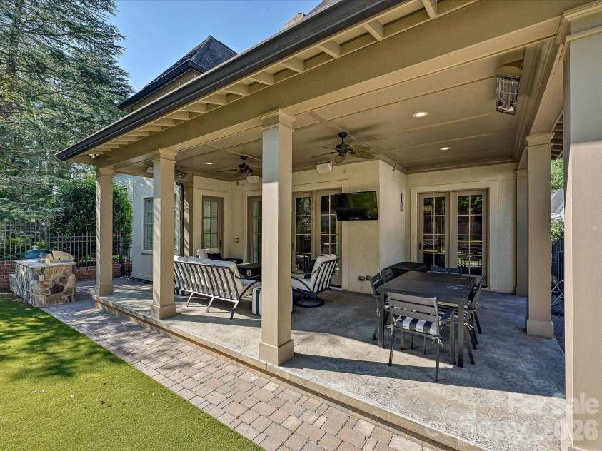 3025 Hanson Drive, Charlotte, NC 28207.  MLS# CAR4419099, YatesRealty ID 47506. 