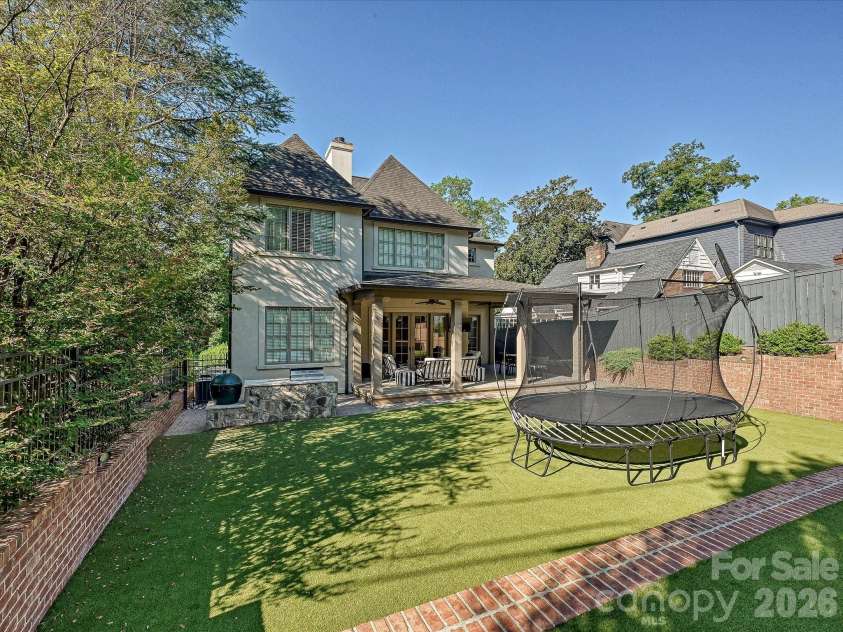3025 Hanson Drive, Charlotte, NC 28207.  MLS# CAR4419099, YatesRealty ID 47506. 