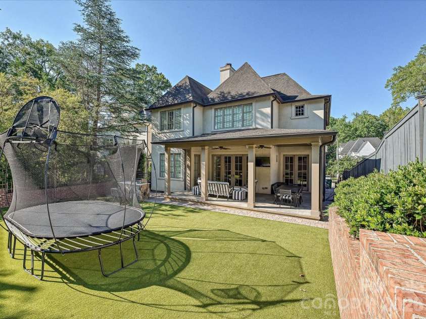 3025 Hanson Drive, Charlotte, NC 28207.  MLS# CAR4419099, YatesRealty ID 47506. 