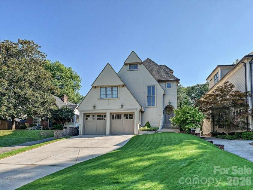 3025 Hanson Drive, Charlotte, NC 28207.  MLS# CAR4419099, YatesRealty ID 47506. 