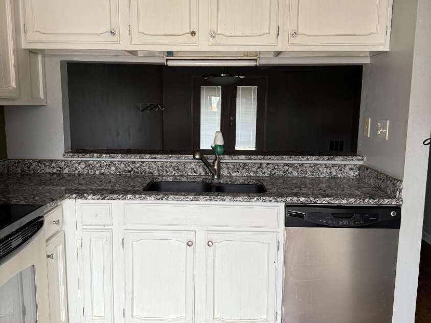220 Wildwood Drive, Salisbury, NC 28146.  MLS# CAR4345884, YatesRealty ID 47507. 