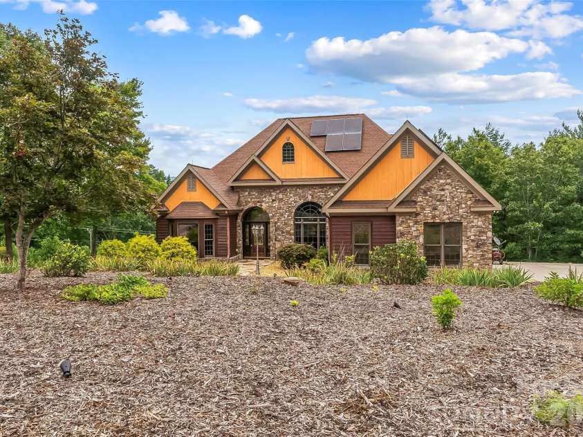 293 Bear Cliff Drive, Nebo, NC 28761.  MLS# CAR4419000, YatesRealty ID 47508. 