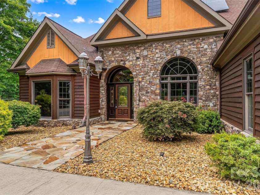 293 Bear Cliff Drive, Nebo, NC 28761.  MLS# CAR4419000, YatesRealty ID 47508. 