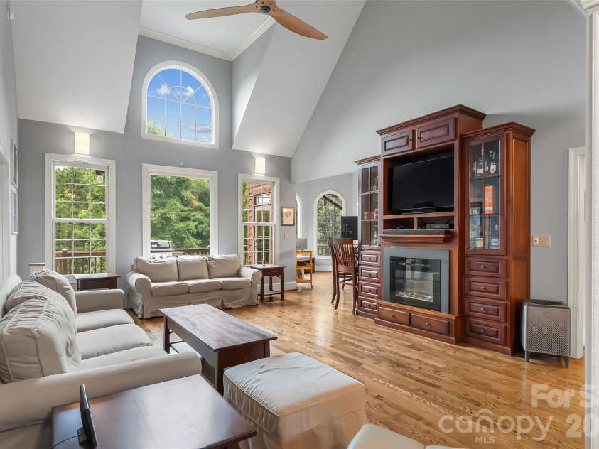 293 Bear Cliff Drive, Nebo, NC 28761.  MLS# CAR4419000, YatesRealty ID 47508. 