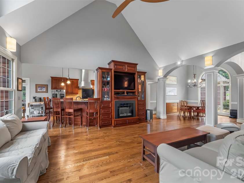 293 Bear Cliff Drive, Nebo, NC 28761.  MLS# CAR4419000, YatesRealty ID 47508. 