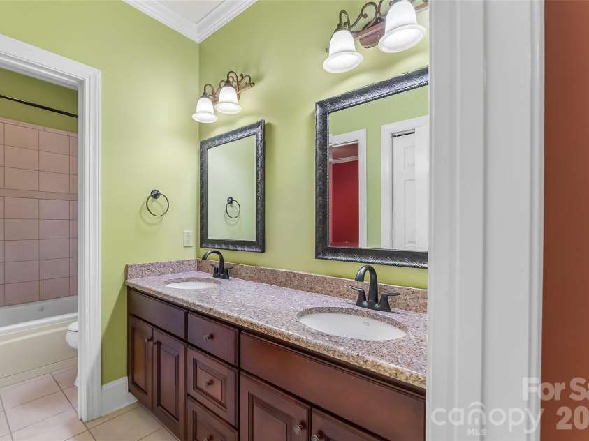 293 Bear Cliff Drive, Nebo, NC 28761.  MLS# CAR4419000, YatesRealty ID 47508. 