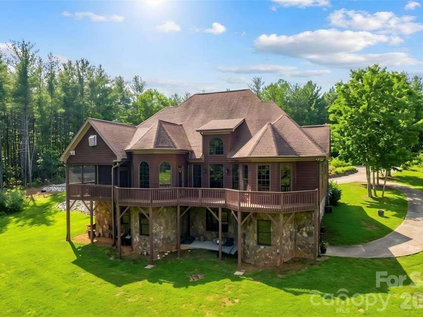 293 Bear Cliff Drive, Nebo, NC 28761.  MLS# CAR4419000, YatesRealty ID 47508. 