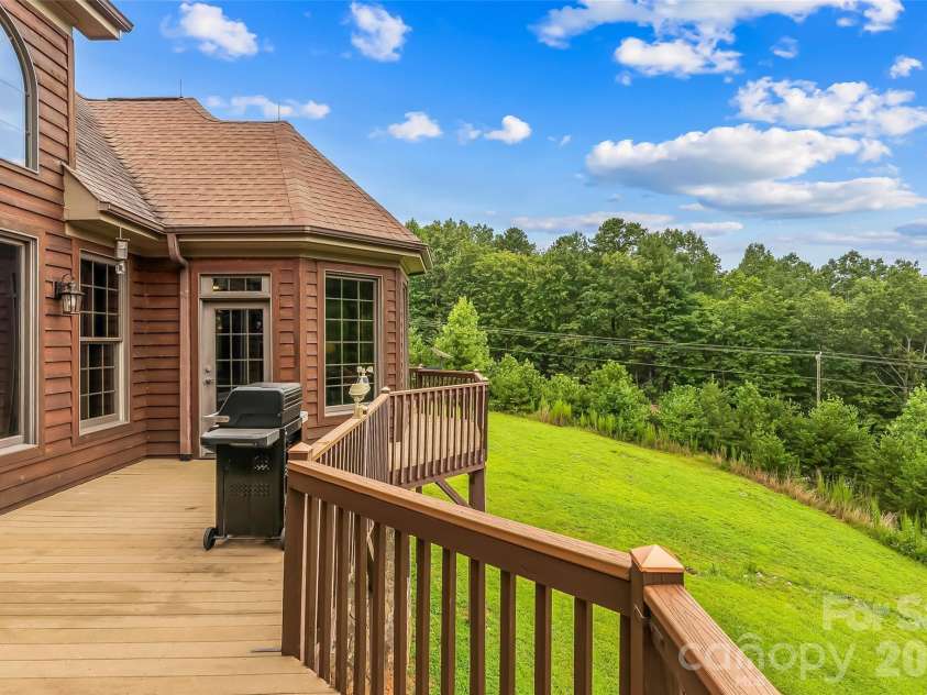 293 Bear Cliff Drive, Nebo, NC 28761.  MLS# CAR4419000, YatesRealty ID 47508. 