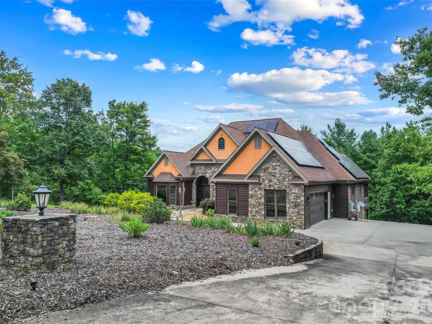 293 Bear Cliff Drive, Nebo, NC 28761.  MLS# CAR4419000, YatesRealty ID 47508. 