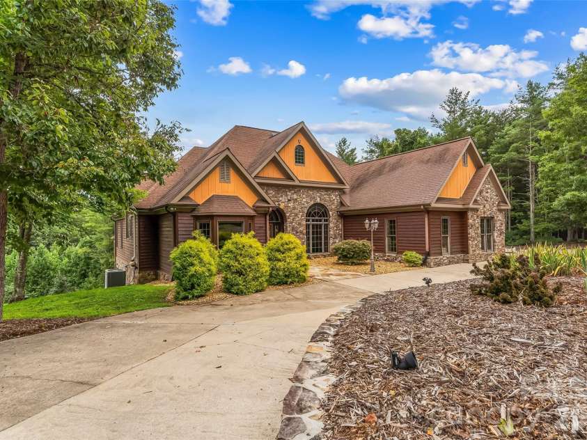 293 Bear Cliff Drive, Nebo, NC 28761.  MLS# CAR4419000, YatesRealty ID 47508. 