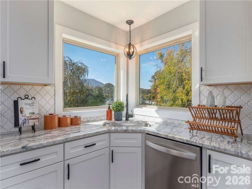 26 Grimball Drive, Waynesville, NC 28786.  MLS# CAR4417619, YatesRealty ID 47510. 