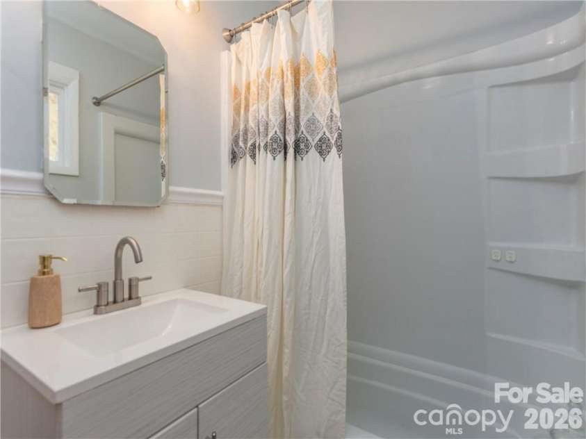 26 Grimball Drive, Waynesville, NC 28786.  MLS# CAR4417619, YatesRealty ID 47510. 