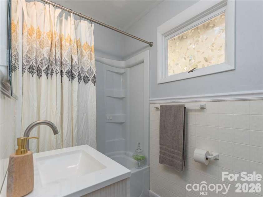 26 Grimball Drive, Waynesville, NC 28786.  MLS# CAR4417619, YatesRealty ID 47510. 