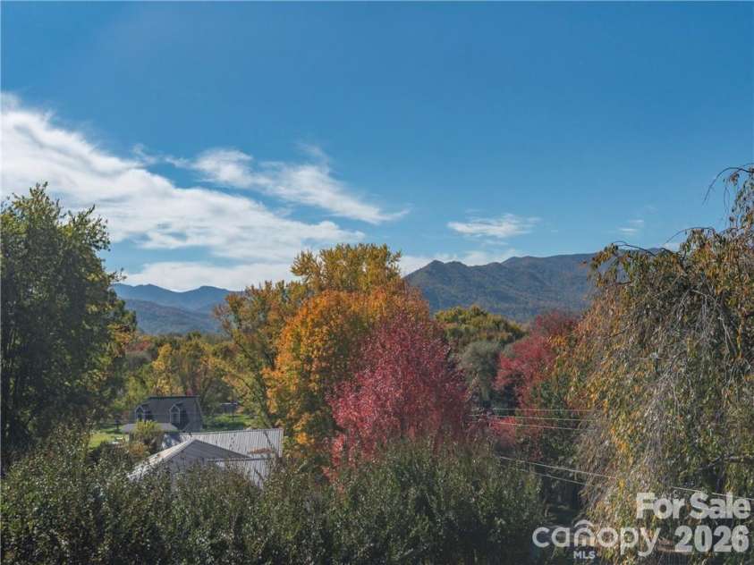 26 Grimball Drive, Waynesville, NC 28786.  MLS# CAR4417619, YatesRealty ID 47510. 