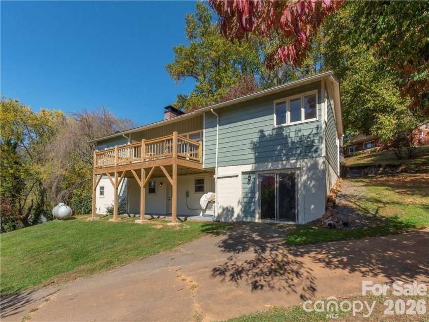 26 Grimball Drive, Waynesville, NC 28786.  MLS# CAR4417619, YatesRealty ID 47510. 