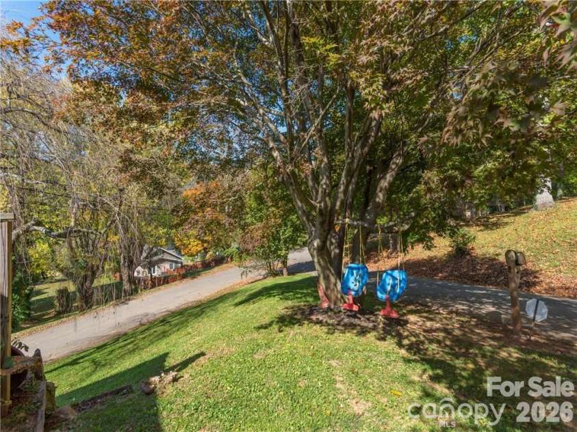 26 Grimball Drive, Waynesville, NC 28786.  MLS# CAR4417619, YatesRealty ID 47510. 