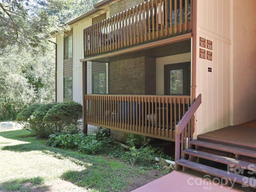 71 Shepard Square, Brevard, NC 28712.  MLS# CAR4418283, YatesRealty ID 47511. 