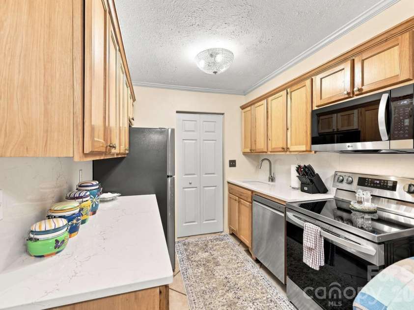 71 Shepard Square, Brevard, NC 28712.  MLS# CAR4418283, YatesRealty ID 47511. 