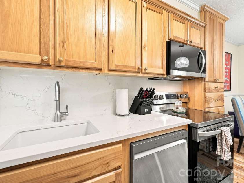 71 Shepard Square, Brevard, NC 28712.  MLS# CAR4418283, YatesRealty ID 47511. 