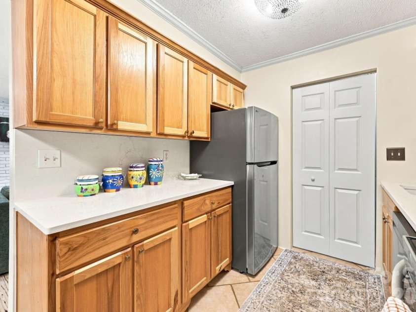 71 Shepard Square, Brevard, NC 28712.  MLS# CAR4418283, YatesRealty ID 47511. 
