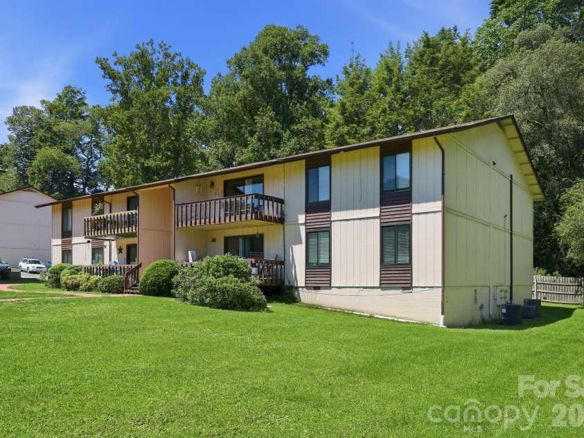 71 Shepard Square, Brevard, NC 28712.  MLS# CAR4418283, YatesRealty ID 47511. 