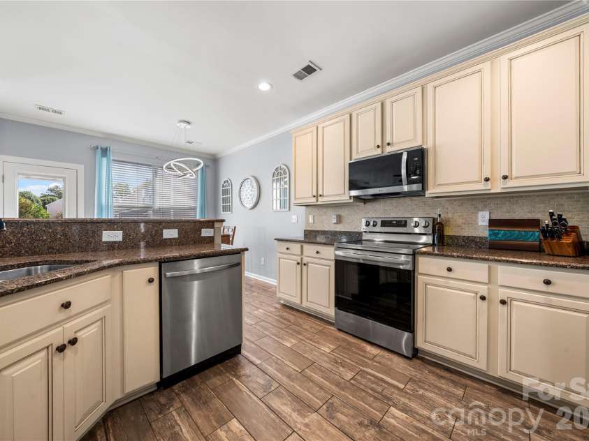 3304 Brackhill Street, Davidson, NC 28036.  MLS# CAR4417056, YatesRealty ID 47512. 