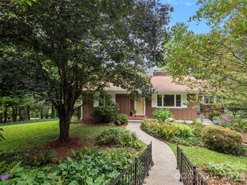 209 White Pine Drive, Asheville, NC 28805.  MLS# CAR4418056, YatesRealty ID 47514. 