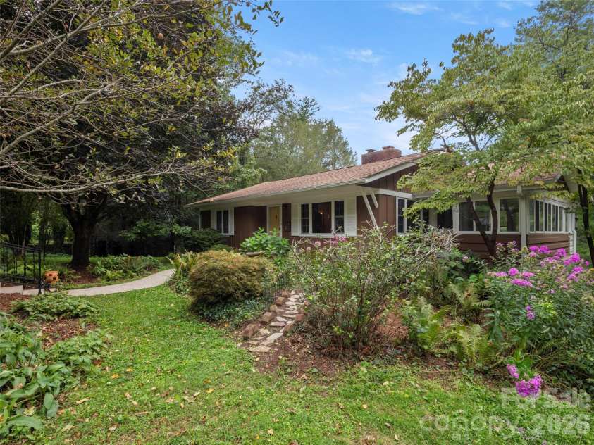 209 White Pine Drive, Asheville, NC 28805.  MLS# CAR4418056, YatesRealty ID 47514. 
