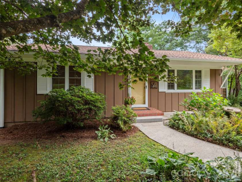 209 White Pine Drive, Asheville, NC 28805.  MLS# CAR4418056, YatesRealty ID 47514. 