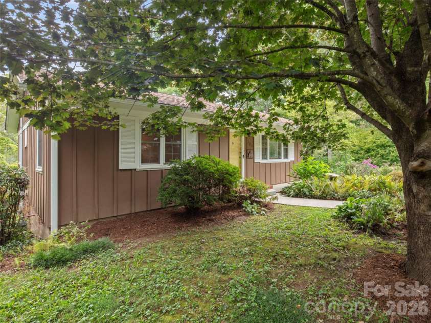 209 White Pine Drive, Asheville, NC 28805.  MLS# CAR4418056, YatesRealty ID 47514. 