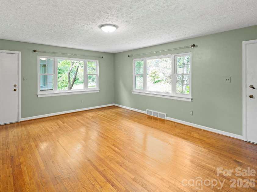 209 White Pine Drive, Asheville, NC 28805.  MLS# CAR4418056, YatesRealty ID 47514. 
