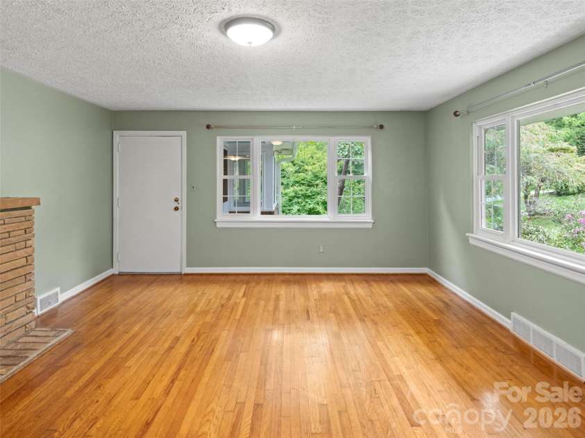 209 White Pine Drive, Asheville, NC 28805.  MLS# CAR4418056, YatesRealty ID 47514. 