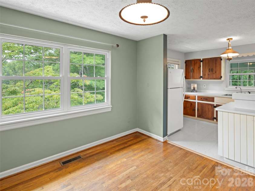 209 White Pine Drive, Asheville, NC 28805.  MLS# CAR4418056, YatesRealty ID 47514. 