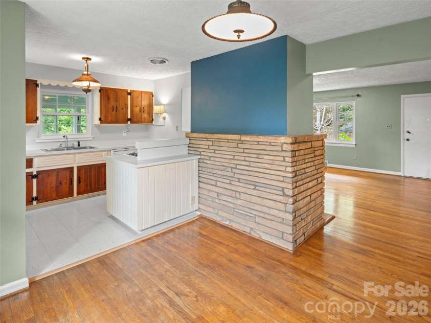 209 White Pine Drive, Asheville, NC 28805.  MLS# CAR4418056, YatesRealty ID 47514. 
