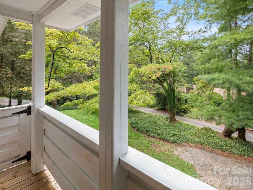209 White Pine Drive, Asheville, NC 28805.  MLS# CAR4418056, YatesRealty ID 47514. 