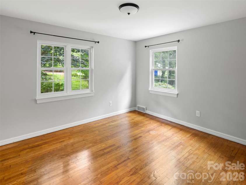 209 White Pine Drive, Asheville, NC 28805.  MLS# CAR4418056, YatesRealty ID 47514. 