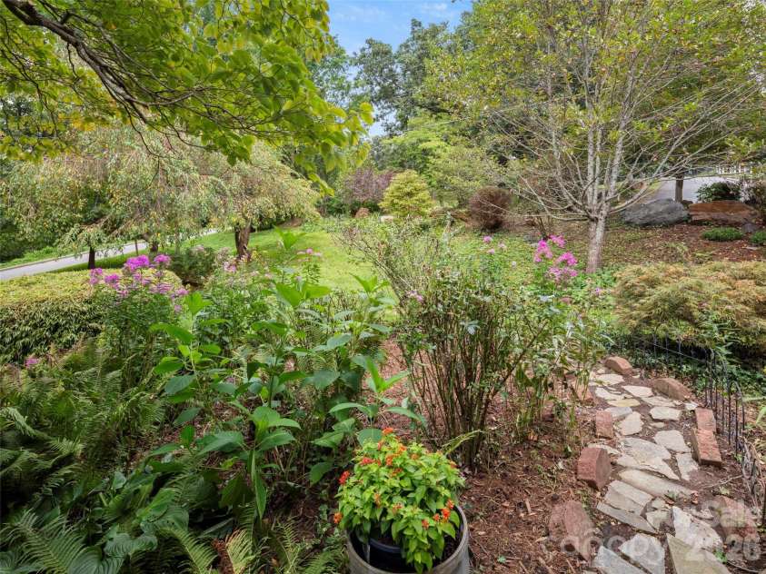 209 White Pine Drive, Asheville, NC 28805.  MLS# CAR4418056, YatesRealty ID 47514. 