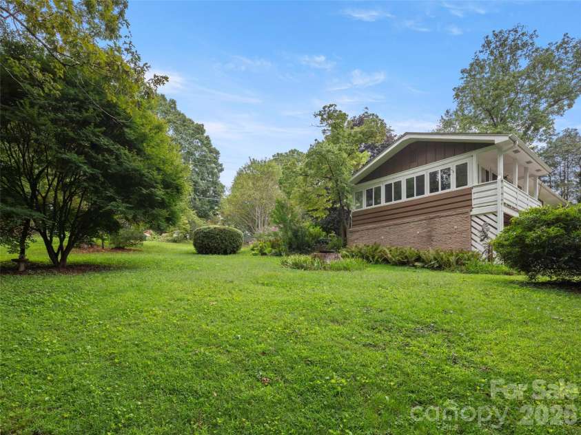 209 White Pine Drive, Asheville, NC 28805.  MLS# CAR4418056, YatesRealty ID 47514. 