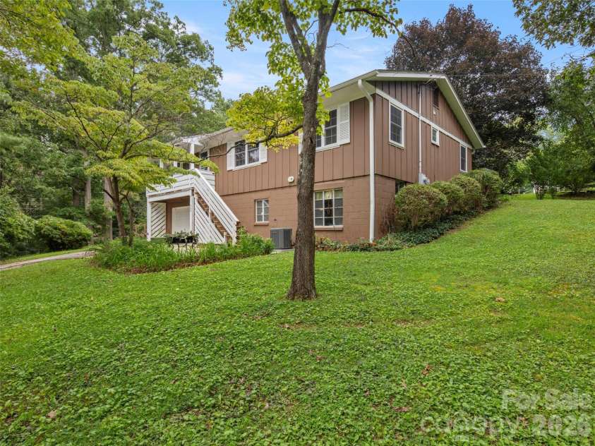 209 White Pine Drive, Asheville, NC 28805.  MLS# CAR4418056, YatesRealty ID 47514. 