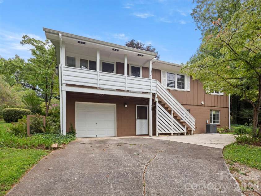 209 White Pine Drive, Asheville, NC 28805.  MLS# CAR4418056, YatesRealty ID 47514. 