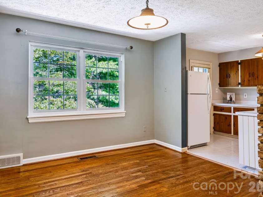 209 White Pine Drive, Asheville, NC 28805.  MLS# CAR4418056, YatesRealty ID 47514. 