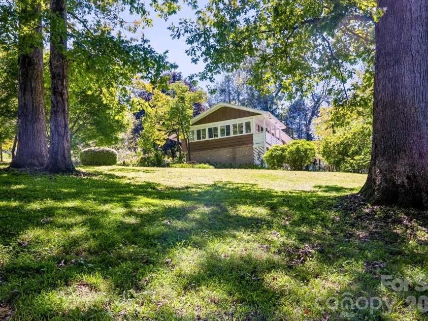 209 White Pine Drive, Asheville, NC 28805.  MLS# CAR4418056, YatesRealty ID 47514. 