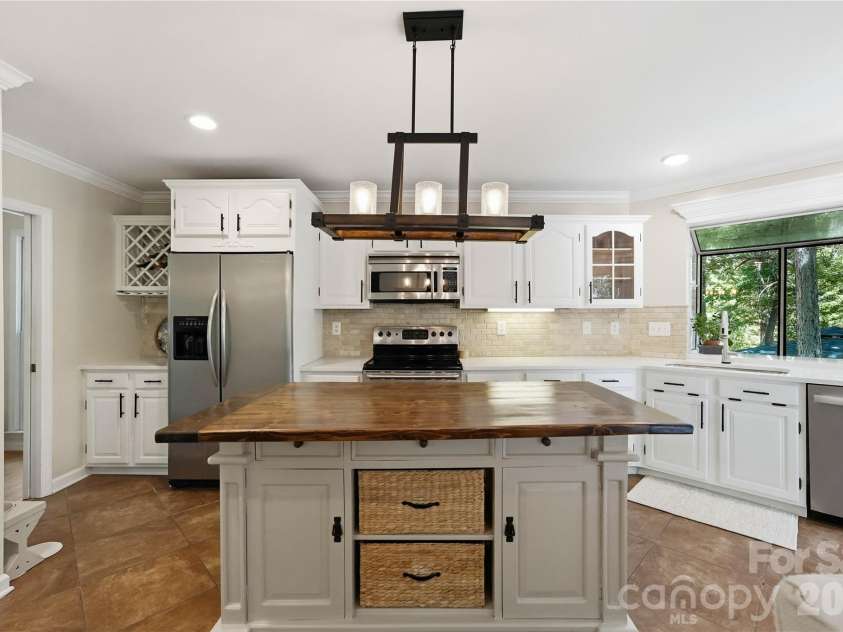 2505 Mountain Folk Lane, Waxhaw, NC 28173.  MLS# CAR4414294, YatesRealty ID 47516. 