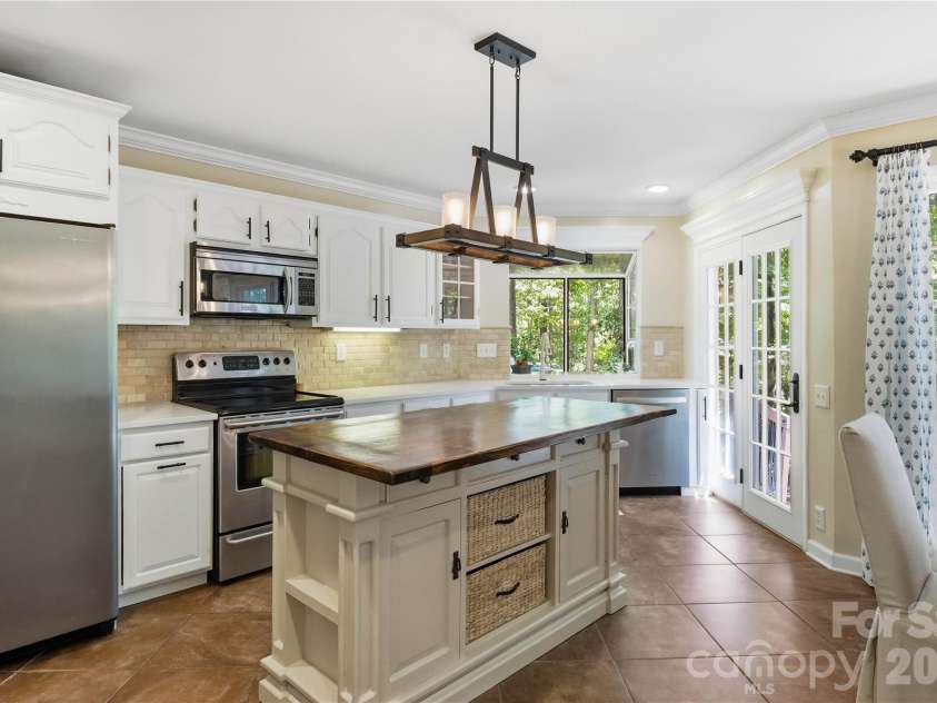 2505 Mountain Folk Lane, Waxhaw, NC 28173.  MLS# CAR4414294, YatesRealty ID 47516. 
